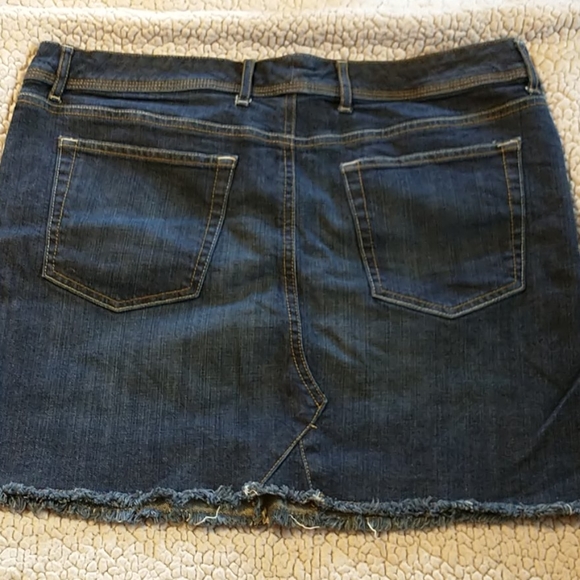 SOLD Gap Jean Skirt - Picture 2 of 3